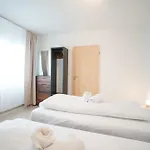 Haus Gmuer Obergeschoss - Mit Gemeinschaftsbereichen Homestay *