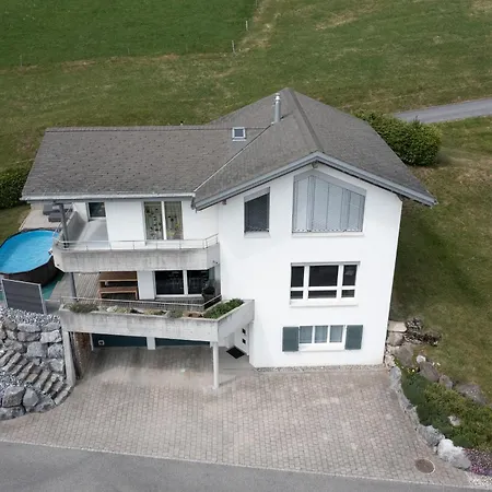 Homestay Haus Gmuer Obergeschoss - Mit Gemeinschaftsbereichen *