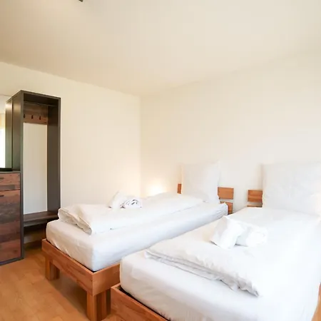 Haus Gmuer Obergeschoss - Mit Gemeinschaftsbereichen בית אירוח אמדן