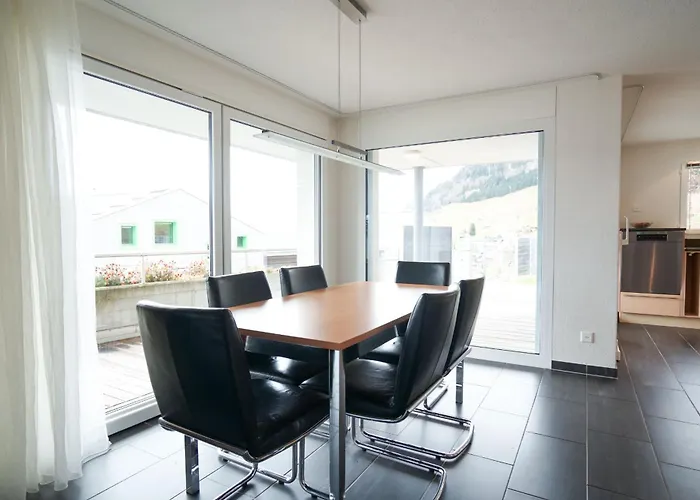 Haus Gmuer Obergeschoss - Mit Gemeinschaftsbereichen בית אירוח