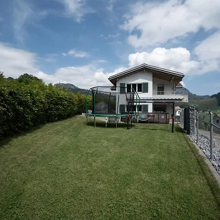 Haus Gmuer Obergeschoss - Mit Gemeinschaftsbereichen Homestay szállás Amden